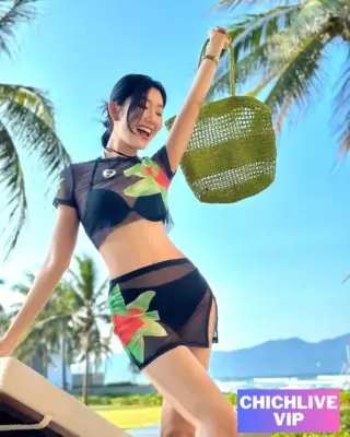 Lê Huỳnh Thúy Ngân Mặc Bikini Kín Hình 5