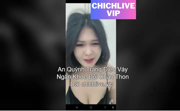 An Quỳnh Trang Diện Váy Ngắn Khoe Đôi Chân Thon Dài 1