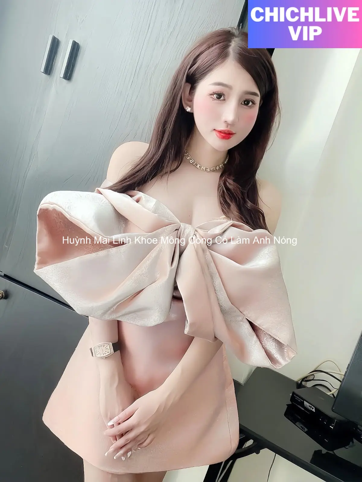 Huỳnh Mai Linh Khoe Mông Cong Có Làm Anh Nóng 3