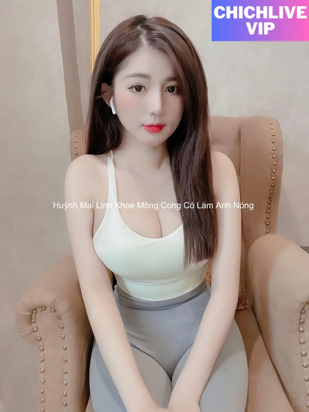 Huỳnh Mai Linh Khoe Mông Cong Có Làm Anh Nóng 5