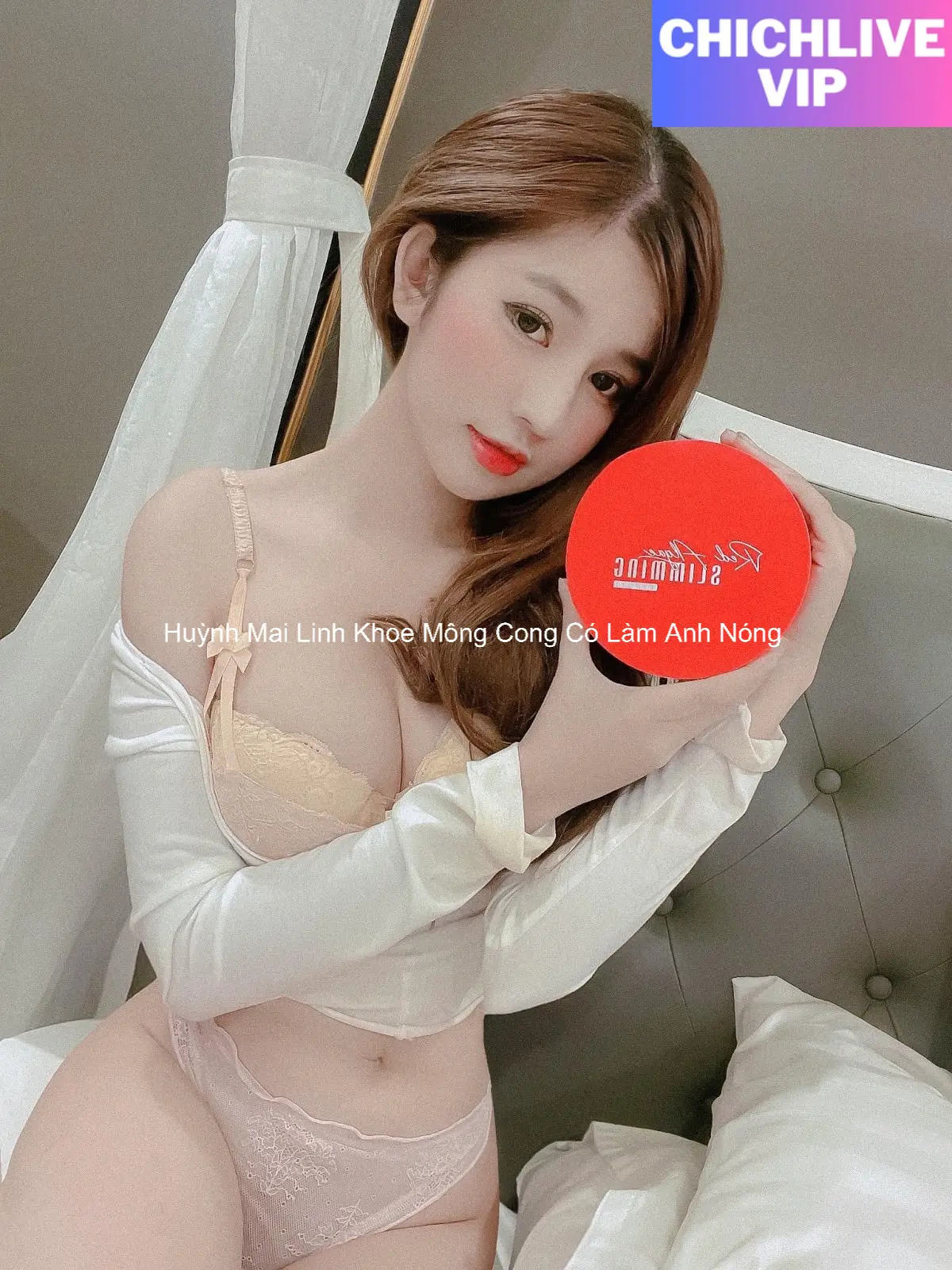 Huỳnh Mai Linh Khoe Mông Cong Có Làm Anh Nóng 8